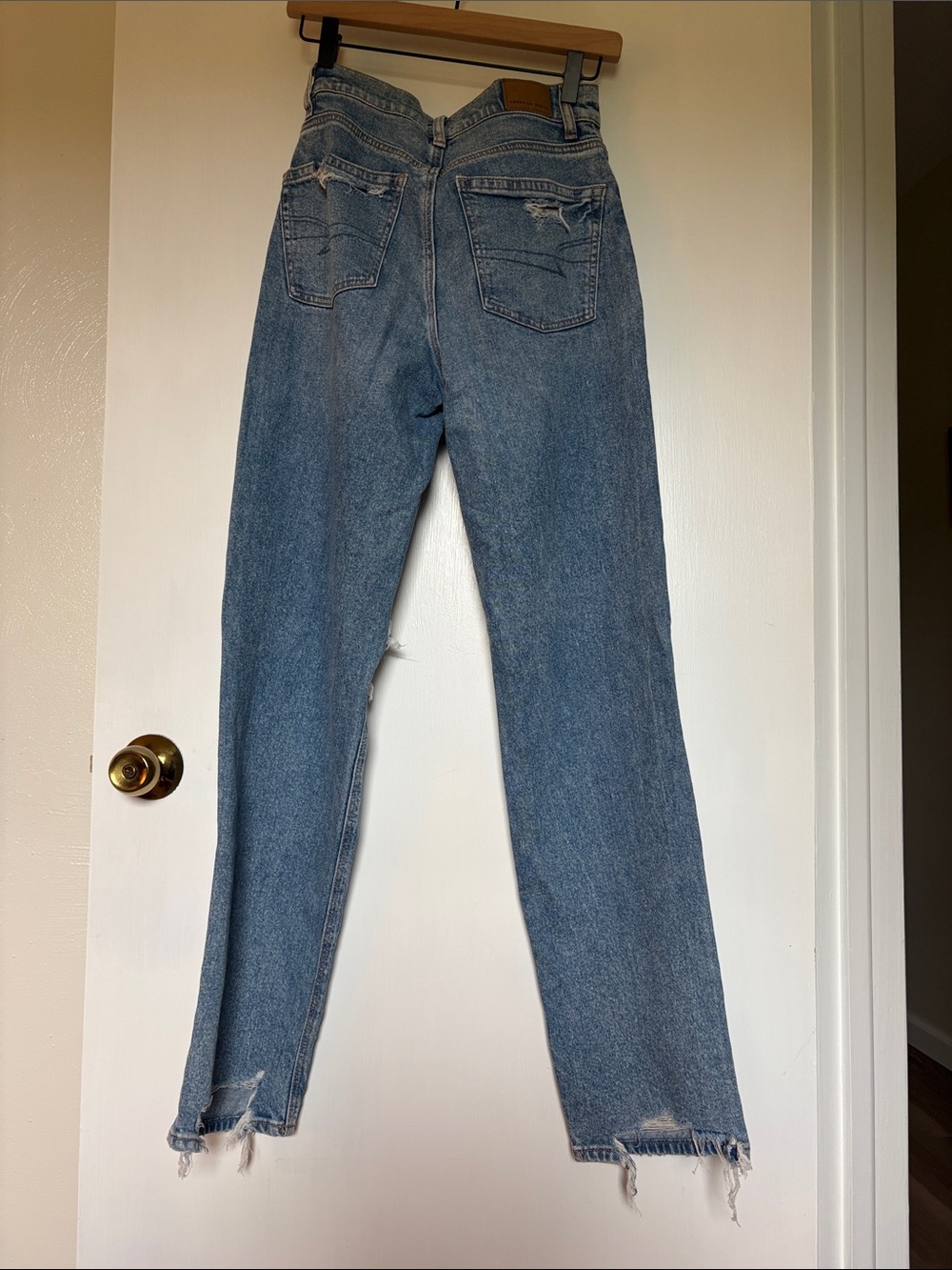 American Eagle Light Blue Denim Jeans with Contrast Stitching - Picture 2 of 5